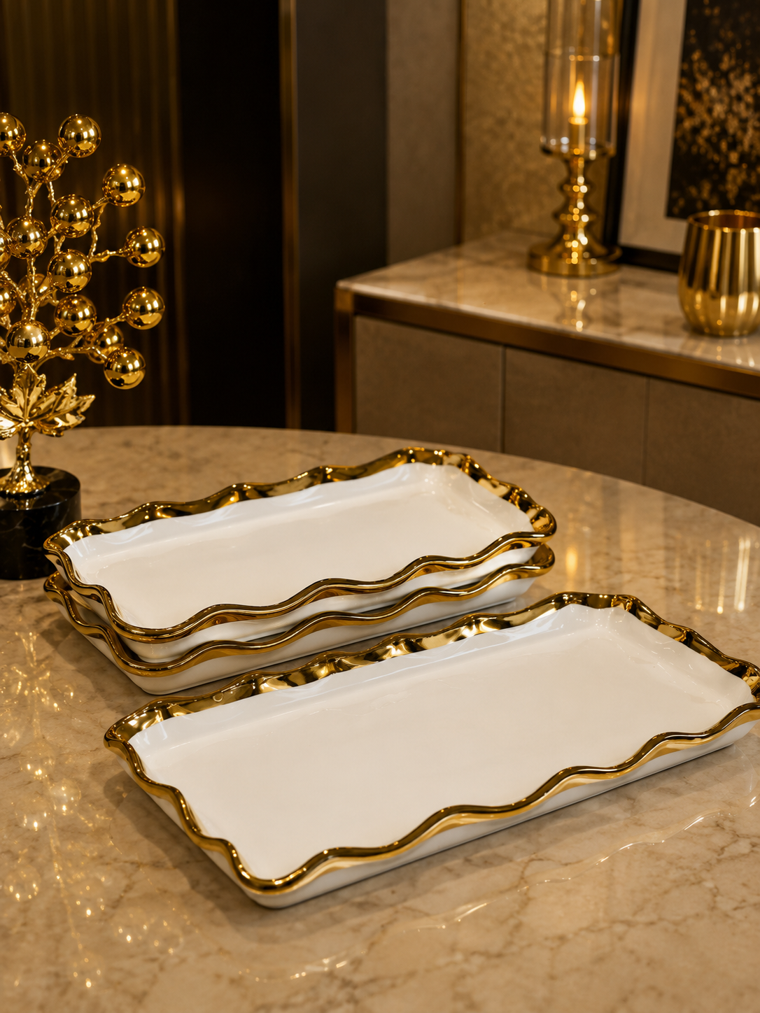 1 Assiette Rectangulaire blanche avec Contour Doré en Forme de Vague – Raffinement et Originalité