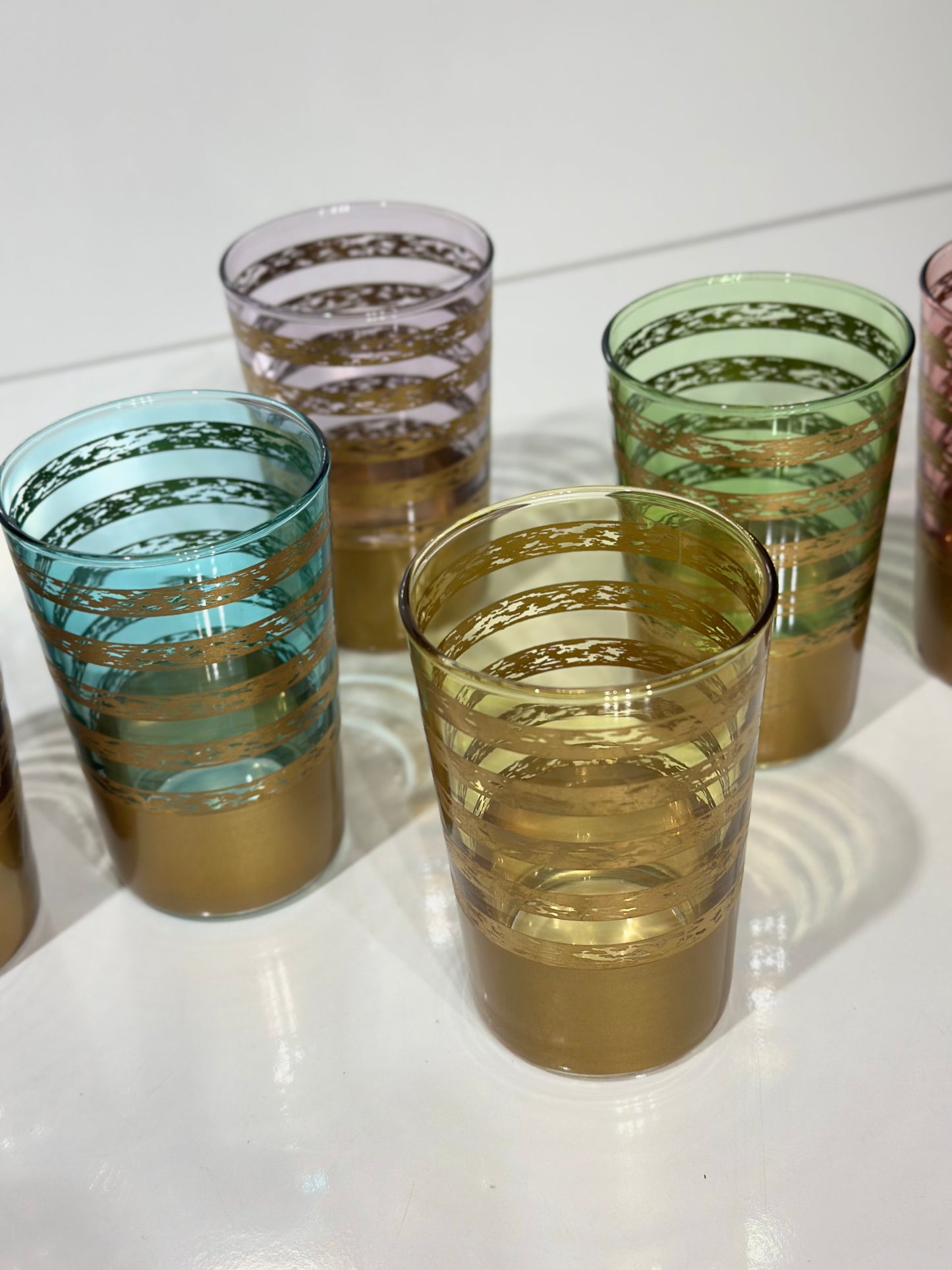 Lot de 12 Verres à Thé – Colorés avec Base Dorée & Argentée