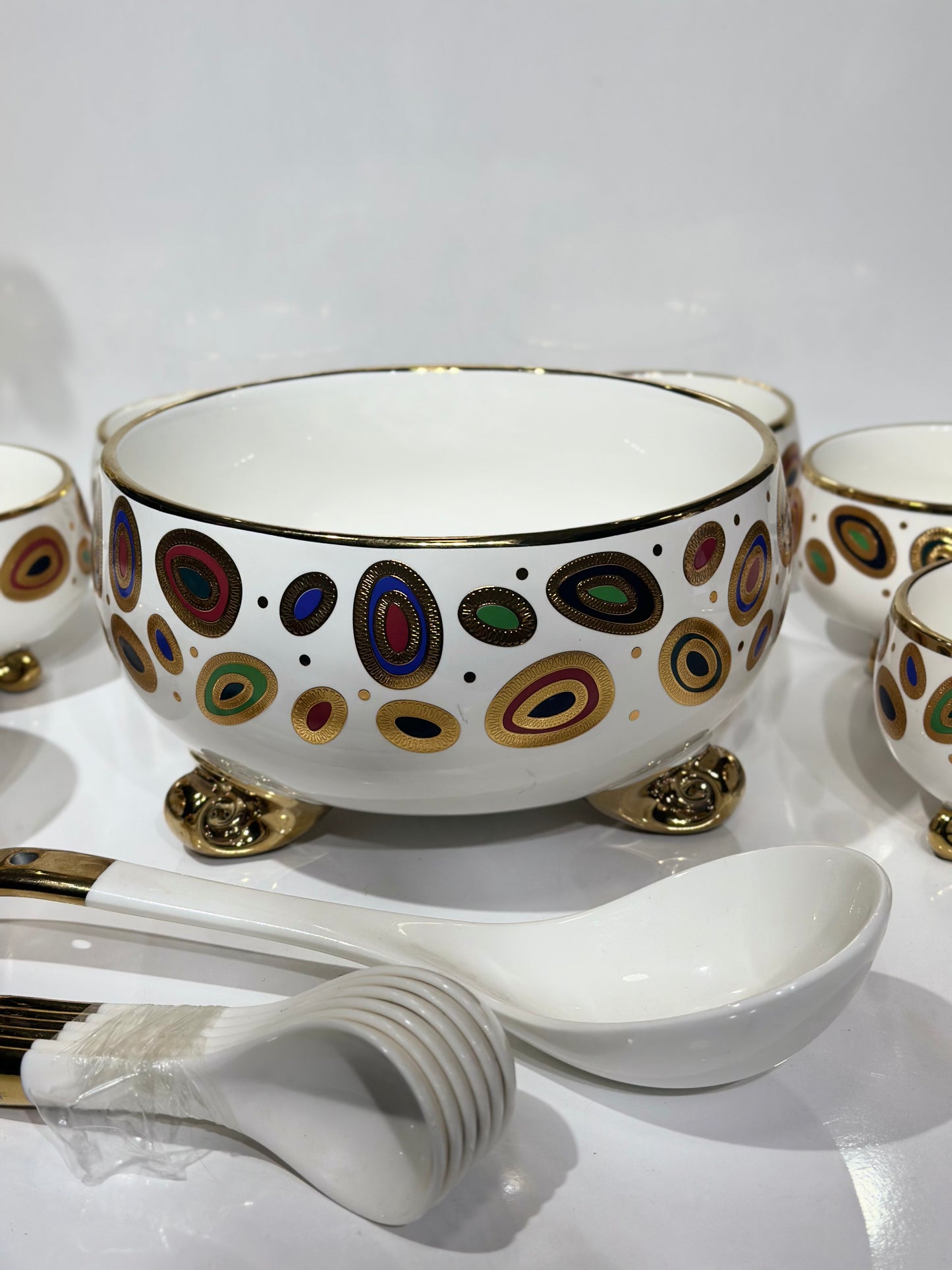 Set Saladier en Porcelaine Blanche & 6 Bols – Détails Colorés Ludiques