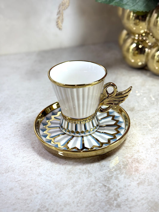 Coffret de 6 tasses avec sous tasses – Un cadeau d’exception au charme royal