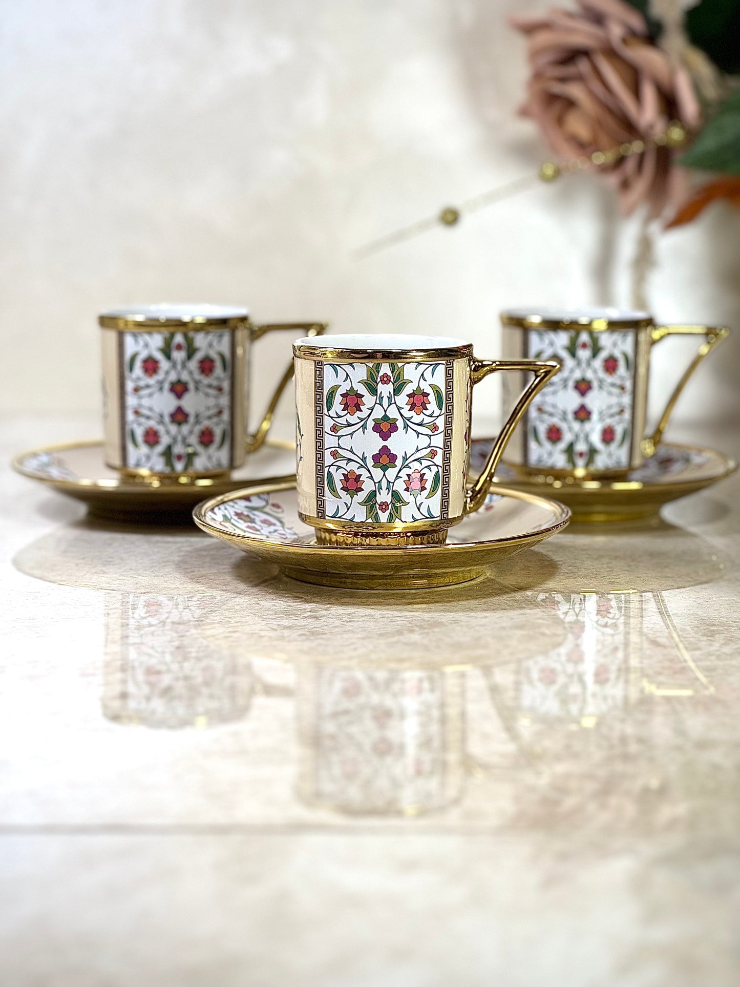 Coffret de 6 tasses avec sous tasses – Un cadeau d’exception au charme royal