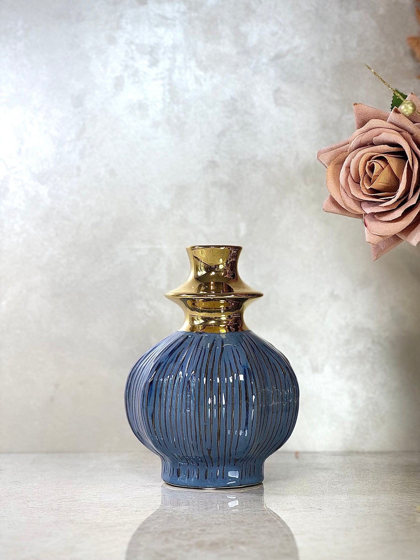 Trio de Vases Sculptés – Finition Dorée, Blanc ou Bleu
