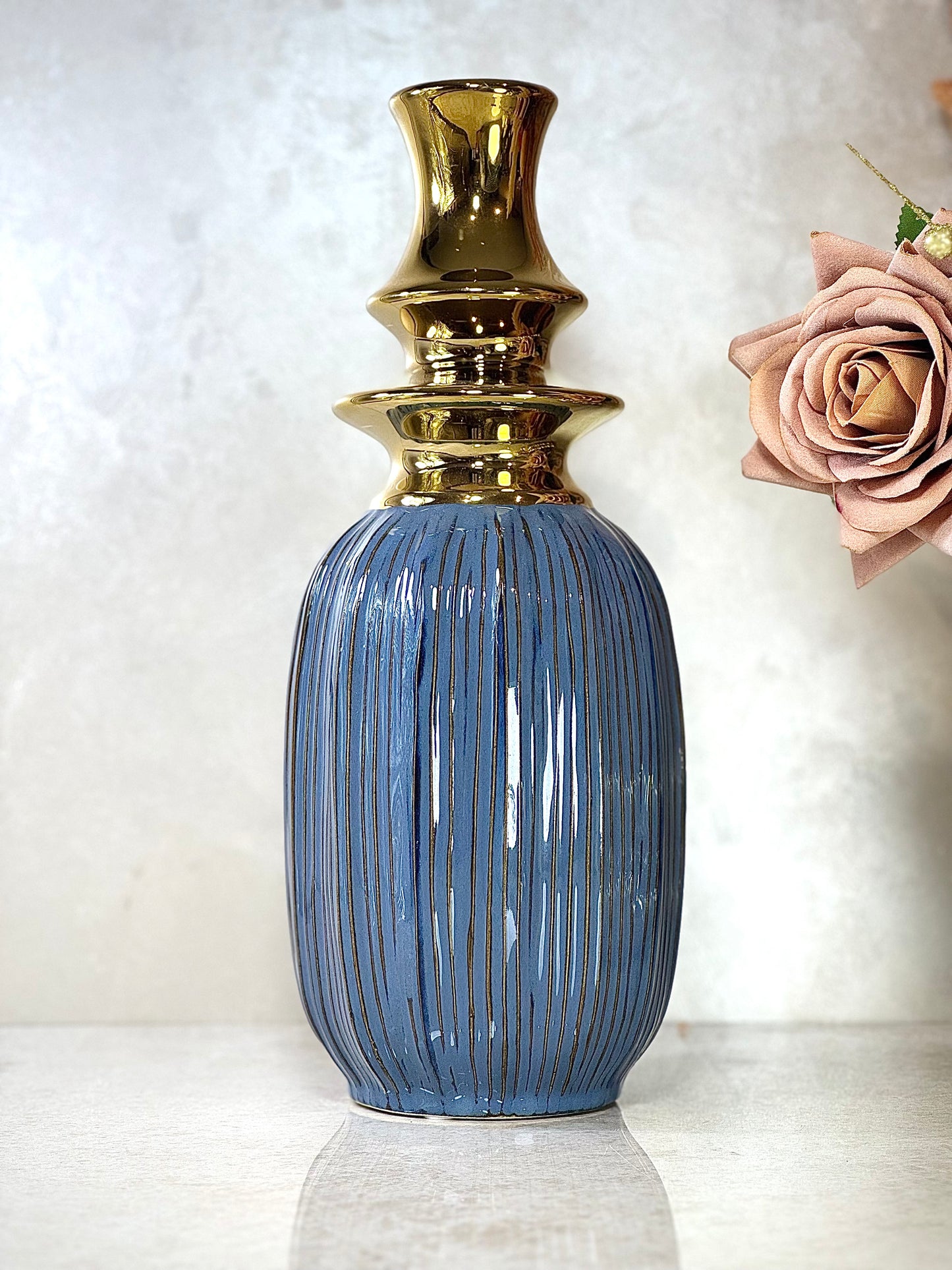 Trio de Vases Sculptés – Finition Dorée, Blanc ou Bleu