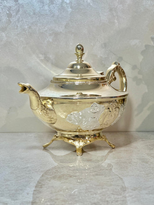Théière orientale en cuivre plaqué or – Artisanat de luxe