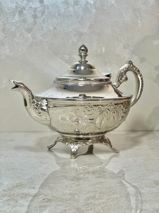 Théière argentée classique – Cuivre travaillé à la main