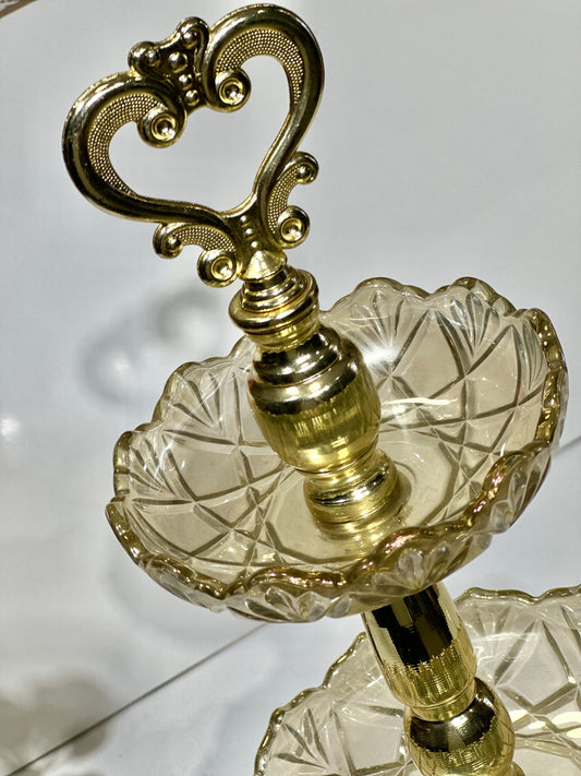 Présentoir 3 Étages en Verre Cristallisé et Cuivre – Raffinement et Grande Capacité