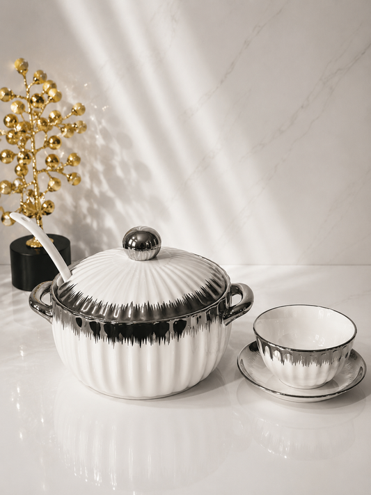 Élégant Service à Soupe en Blanc et Argenté – 13 Pièces Complètes