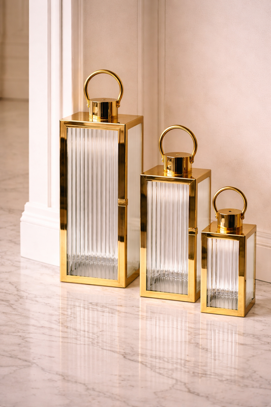 Trio de Grandes Lanternes Dorées – Ambiance Chaleureuse et Décoration Sophistiquée