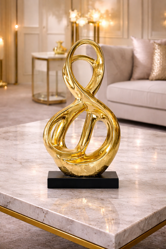 Statuette d'Élégance Dorée