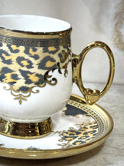 Coffret de 6 tasses avec sous tasses – Un cadeau d’exception au charme royal
