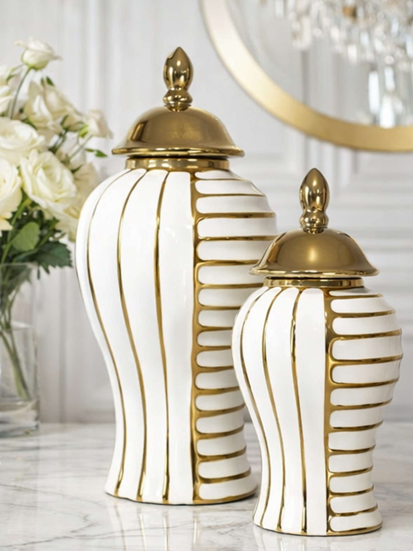 Duo de vases en porcelaine – Élégance intemporelle