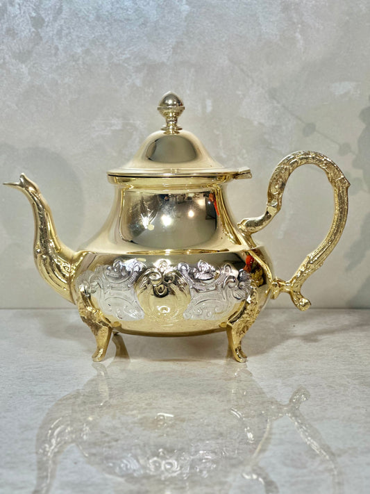Théière orientale en cuivre plaqué or – Artisanat de luxe