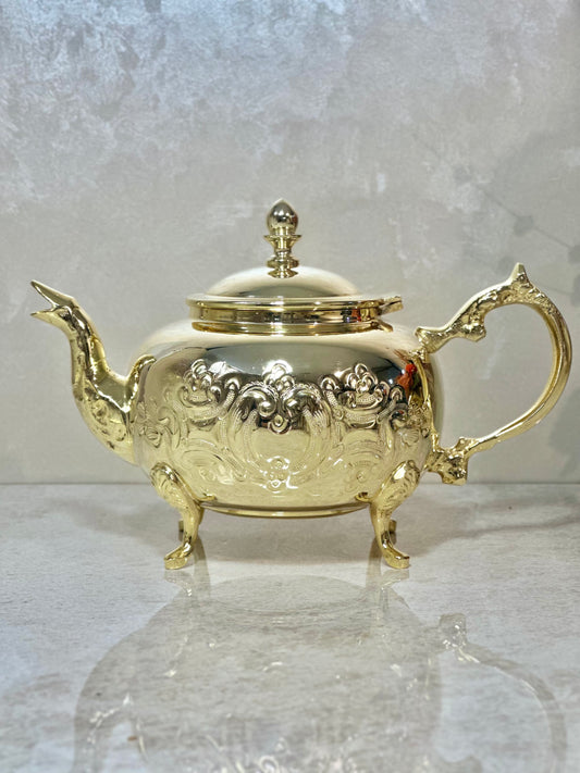 Théière traditionnelle en cuivre doré – Fait main avec passion