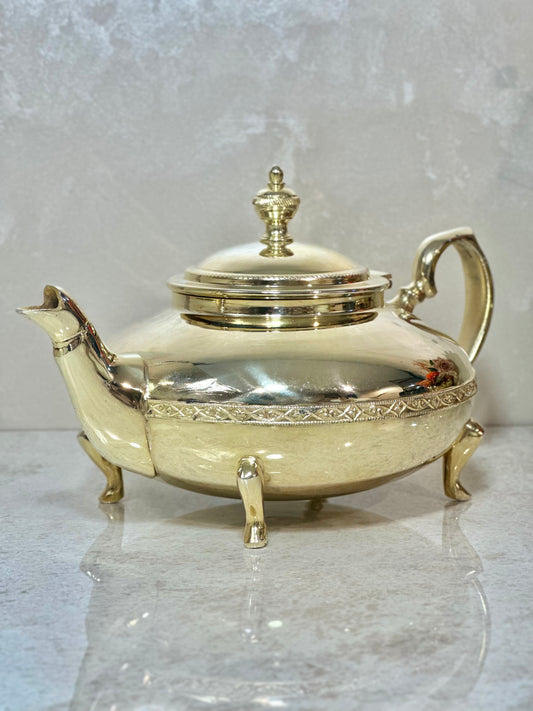 Théière de collection en cuivre doré – Artisanat d’exception