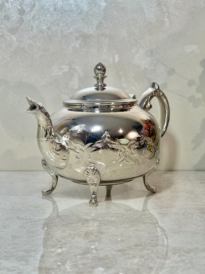 Théière en cuivre argenté – Finesse artisanale