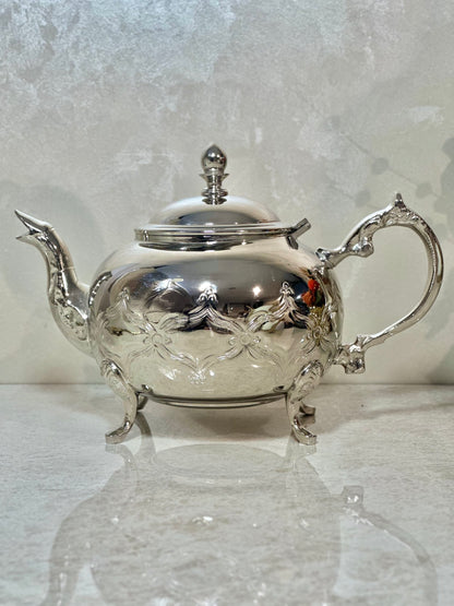 Théière en cuivre argenté – Finesse artisanale
