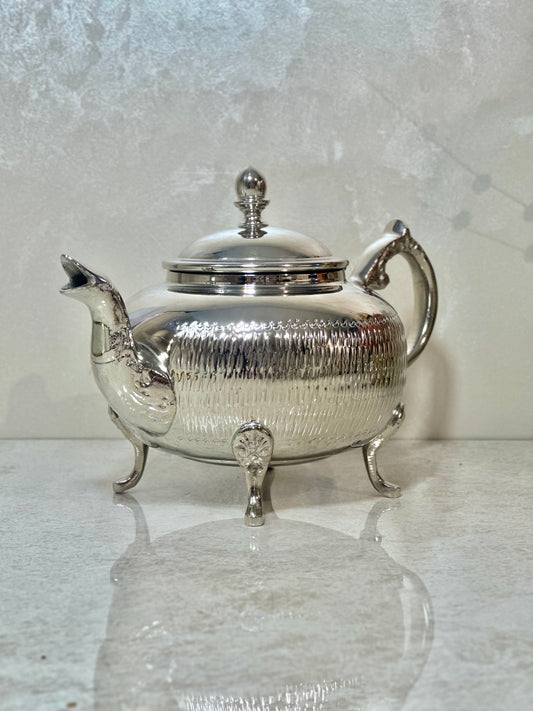 Théière élégance d'argent – Artisanat haut de gamme