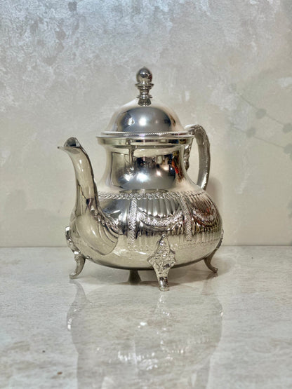 Théière élégance d'argent – Artisanat haut de gamme