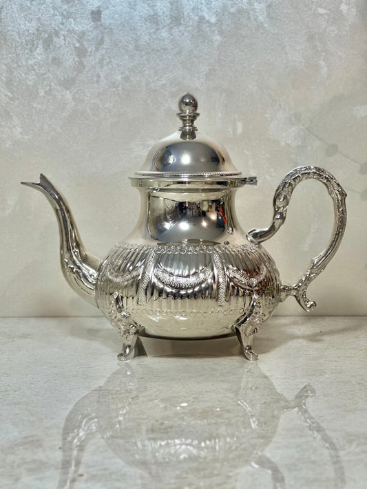Théière élégance d'argent – Artisanat haut de gamme