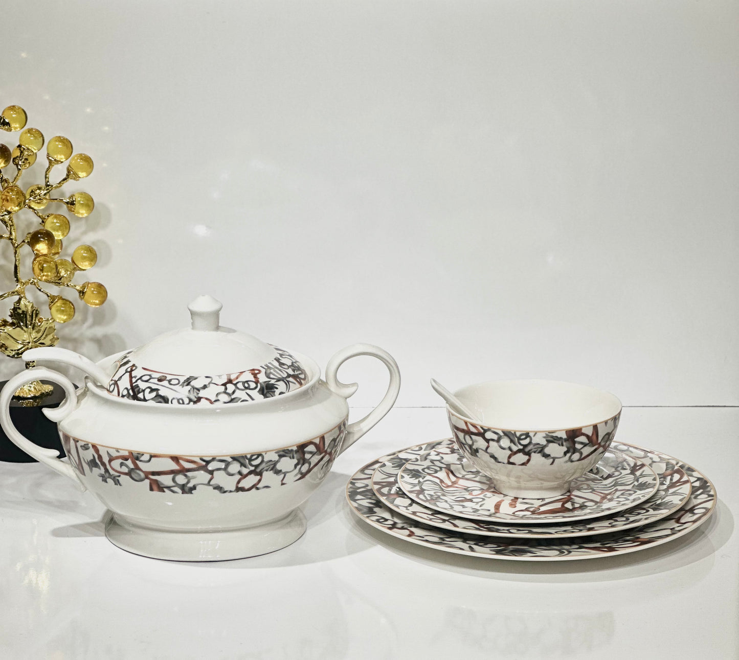 Service de Table 33 Pièces en Porcelaine – Blanc avec Décorations Marron et Gris