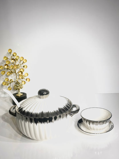 Élégant Service à Soupe en Blanc et Argenté – 13 Pièces Complètes