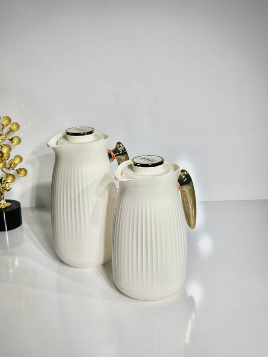 Duo de Thermos Blanc Cassé avec Poignée et Détails Dorés – Élégance et Finesse à Chaque Service